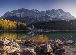 Niemcy, Bawaria, Góry, Pasmo Karwendel, Jezioro Eibsee, Las, Drzewa, Kamienie