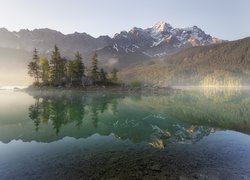 Jezioro Eibsee w Alpach Bawarskich