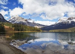 Park Narodowy Yoho, Góry, Las, Drzewa, Jezioro Emerald Lake, Chmury, Prowincja Kolombia Brytyjska, Kanada