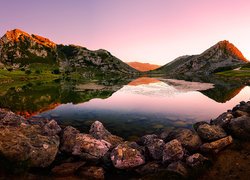 Hiszpania, Asturia, Jezioro Enol, Kamienie, Skały, Góry