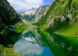 Jezioro Falensee i góry w Szwajcarii