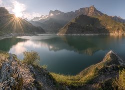 Góry, Kaukaz, Jezioro Gizhgit, Skały, Promienie słońca, Kabardo-Bałkaria, Rosja