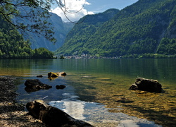 Austria, Hallstatt, Jezioro Hallstättersee, Góry, Alpy, Las, Kamienie