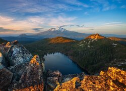 Góry Kaskadowe, Stratowulkan, Góry, Mount Shasta, Jezioro, Heart Lake, Las, Drzewa, Kalifornia, Stany Zjednoczone