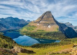 Jezioro Hidden Lake, Góry, Drzewa, Las, Chmury, Park Narodowy Glacier, Stan Montana, Stany Zjednoczone