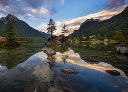 Góry Alpy, Jezioro Hintersee, Skały, Drzewa, Chmury, Gmina Berchtesgaden, Bawaria, Niemcy