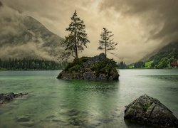 Jezioro Hintersee, Góry Alpy, Mgła, Drzewa, Skały, Kamienie, Gmina Berchtesgadener, Bawaria, Niemcy