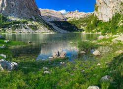 Jezioro i góra Krn w słoweńskich Alpach Julijskich