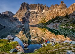 Góry, Sierra Nevada, Odbicie, Skały, Człowiek, Jezioro, Lake Iceberg, Kalifornia, Stany Zjednoczone