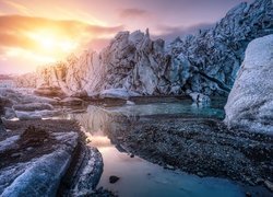 Islandia, Jezioro Jokulsarlon, Wschód słońca, Zima, Skała