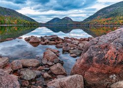 Jezioro Jordan Pond w Parku Narodowym Acadia