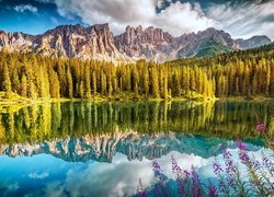 Jezioro Karersee w zachodnich Dolomitach