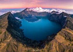 Jezioro Kawah w kraterze wulkanu w Indonezji