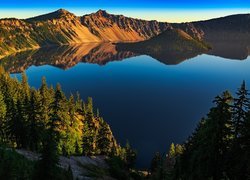 Jezioro Kraterowe i góry w stanie Oregon