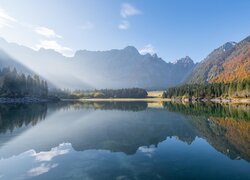 Góry, Alpy Julijskie, Jezioro, Fusine Lake, Drzewa, Odbicie, Włochy