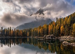 Góry, Jezioro Lago di Saoseo, Dolina Valle di Campo, Las, Skały, Chmury, Kanton Ticino, Szwajcaria