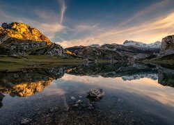 Jezioro Lagos de Covadonga w Hiszpanii