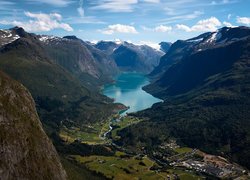 Wieś Loen nad fiordem Nordfjord