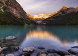 Jezioro, Lake Louise, Góry Skaliste, Kamienie, Park Narodowy Banff, Alberta, Kanada