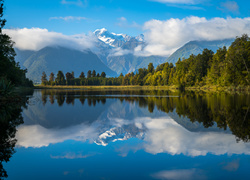 Jezioro Lake Matheson w Nowej Zelandii