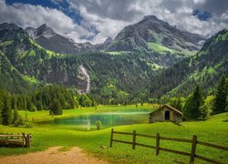 Góry, Drzewa, Las, Jezioro, Lauenensee, Ogrodzenie, Chmury, Region Gstaad, Kanton Berno, Szwajcaria