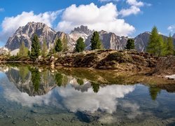 Góry, Dolomity, Jezioro, Lago Limides, Drzewa, Chmury, Odbicie, Tyrol, Włochy