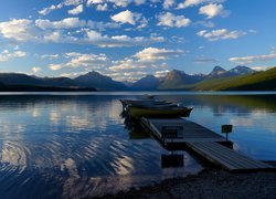 Jezioro McDonald w Parku Narodowym Glacier w Montanie