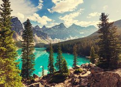 Park Narodowy Banff, Jezioro, Moraine Lake, Drzewa, Kamienie, Lasy, Góry, Chmury, Alberta, Kanada