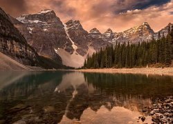 Góry, Drzewa, Kamienie, Jezioro, Moraine Lake, Kanada, Park Narodowy Banff