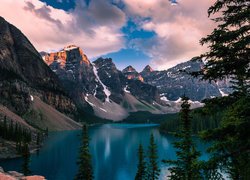  Kanada, Prowincja Alberta, Park Narodowy Banff, Góry, Jezioro Moraine, Drzewa