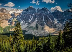 Jezioro Moraine w Dolinie Dziesięciu Szczytów w Górach Skalistych