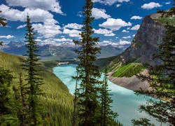 Jezioro Moraine w Parku Narodowym Banff w kanadyjskiej prowincji Alberta