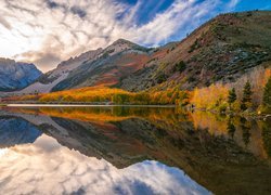 Stany Zjednoczone, Kalifornia, Eastern Sierra, Góry, Drzewa, Wschód słońca, Jezioro, North Lake, Jesień