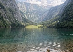 Jezioro Obersee i Alpy w Parku Narodowym Berchtesgaden