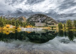 Jesień, Góry Skaliste, Drzewa, Jezioro, Officers Gulch Pond, Kolorado, Stany Zjednoczone
