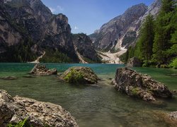 Włochy, Południowy Tyrol, Jezioro Pragser Wildsee, Lago di Braies, Góry, Dolomity, Skały