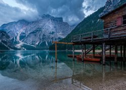 Jezioro Pragser Wildsee we włoskim Tyrolu