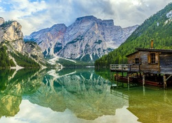 Włochy, Dolomity, Jezioro Pragser Wildsee, Drewniana, Chata, Góry