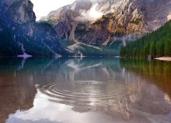 Włochy, Tyrol Południowy, Góry Dolomity, Dolina Val Pusteria, Dolina Val di Braies, Jezioro Pragser Wildsee