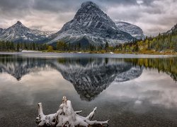 Jezioro, Pray Lake, Góry, Góra, Sinopah Mountain, Drzewa, Park Narodowy Glacier, Montana, Stany Zjednoczone