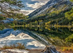 Jezioro Pray Lake w Parku Narodowym Glacier