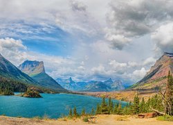 Stany Zjednoczone, Stan Montana, Park Narodowy Glacier, Góry, Jezioro, Saint Mary Lake, Lasy, Drzewa, Chmury