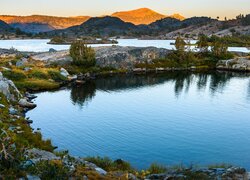 Góry, Sierra Nevada, Jezioro, Thousand Island Lake, Skały, Drzewa, Ansel Adams Wilderness, Kalifornia, Stany Zjednoczone