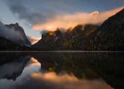 Jezioro Toblacher See w Dolomitach