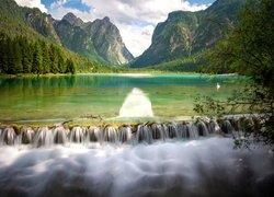Jezioro Toblacher, Góry, Dolomity, Lasy, Prowincja Bolzano, Włochy