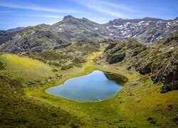 Hiszpania, Asturia, Rezerwat przyrody, Somiedo Natural Park, Góry, Jezioro, Trawa, Łąka, Niebo