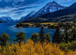 Park Narodowy Waterton Lakes, Jezioro, Waterton Lake, Góry Skaliste, Drzewa, Alberta, Kanada