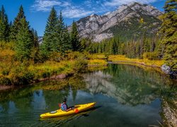 Rzeka, Bow River, Góry Skaliste, Las, Drzewa, Park Narodowy Banff, Kajak, Alberta, Kanada