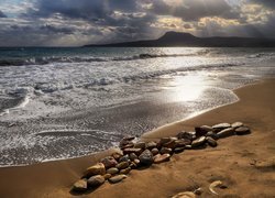 Kamienie ułożone na plaży