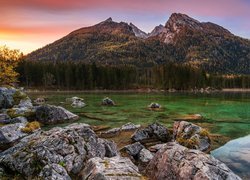 Kamienie w jeziorze Hintersee